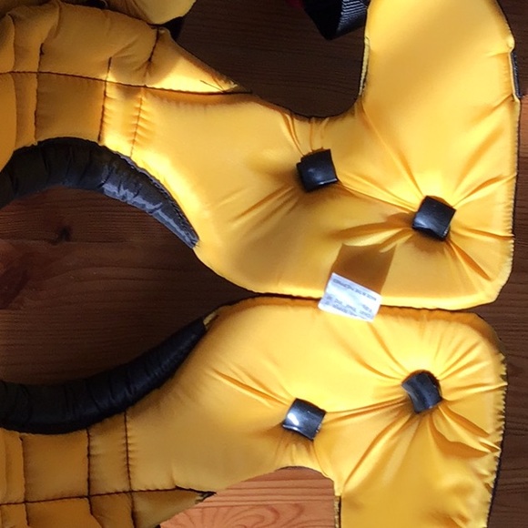 Riddell Black and White Youth Shoulder Pads - Picture 5 of 7